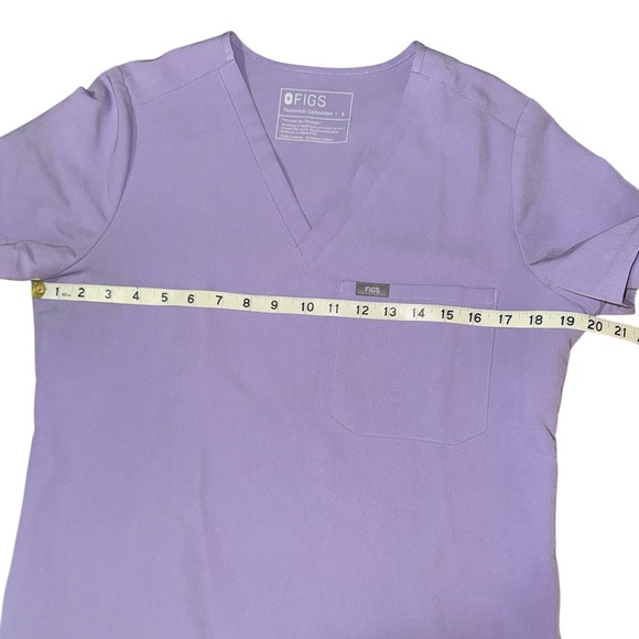 Figs Lavender Dew Catarina One-Pocket Scrub Top (Small) - Picture 5 of 6